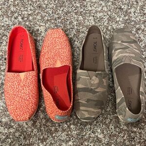 TOMS Coral and Camouflage Slip-On Shoes Womens 7.5 - Excellent Condition